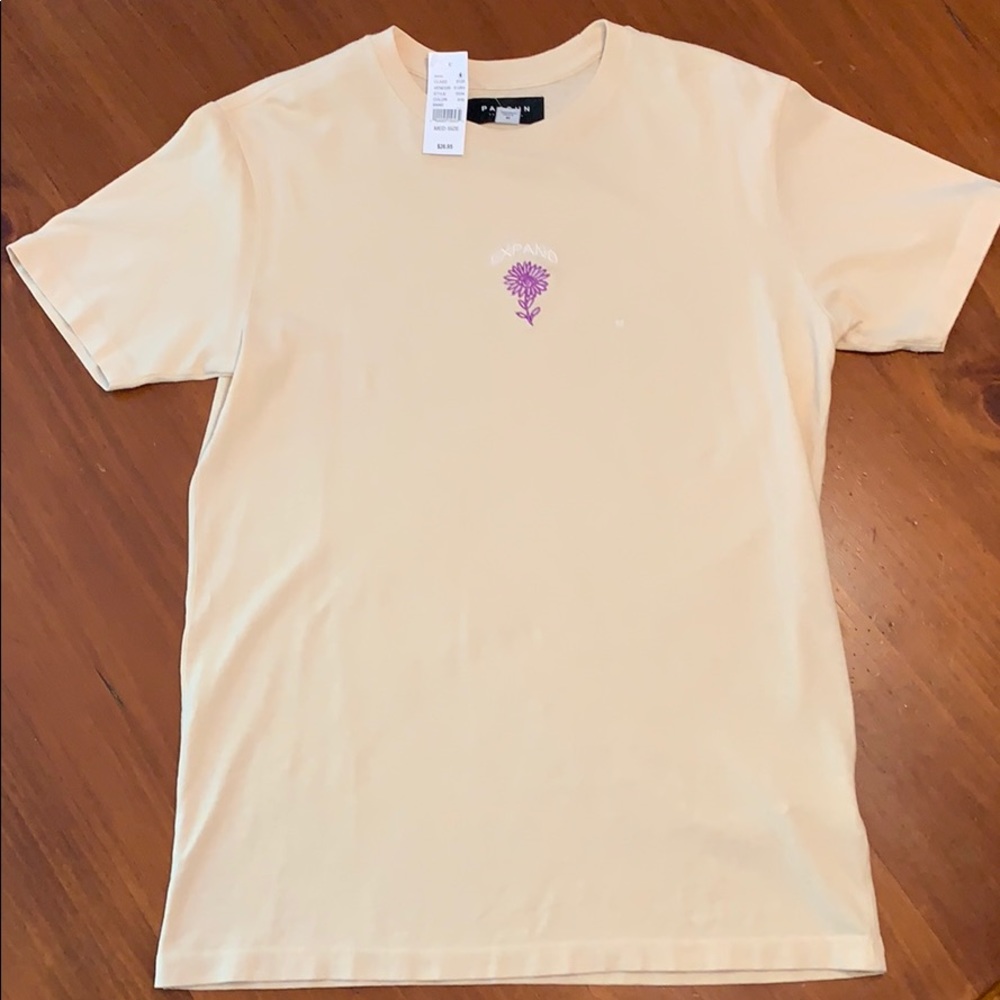 PacSun NWT t-shirt, yellow with flower, size M